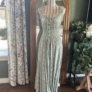 Adorable sleeveless spring summer dress